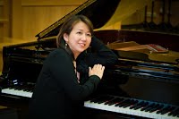 Karen Y. Tanaka, Klavier